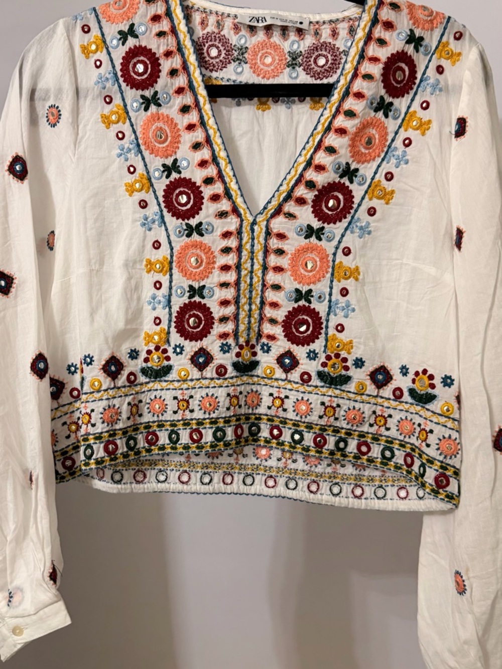 Zara White Long-Sleeve Embroidered V-Neck Blouse with Multicolor Floral Motifs